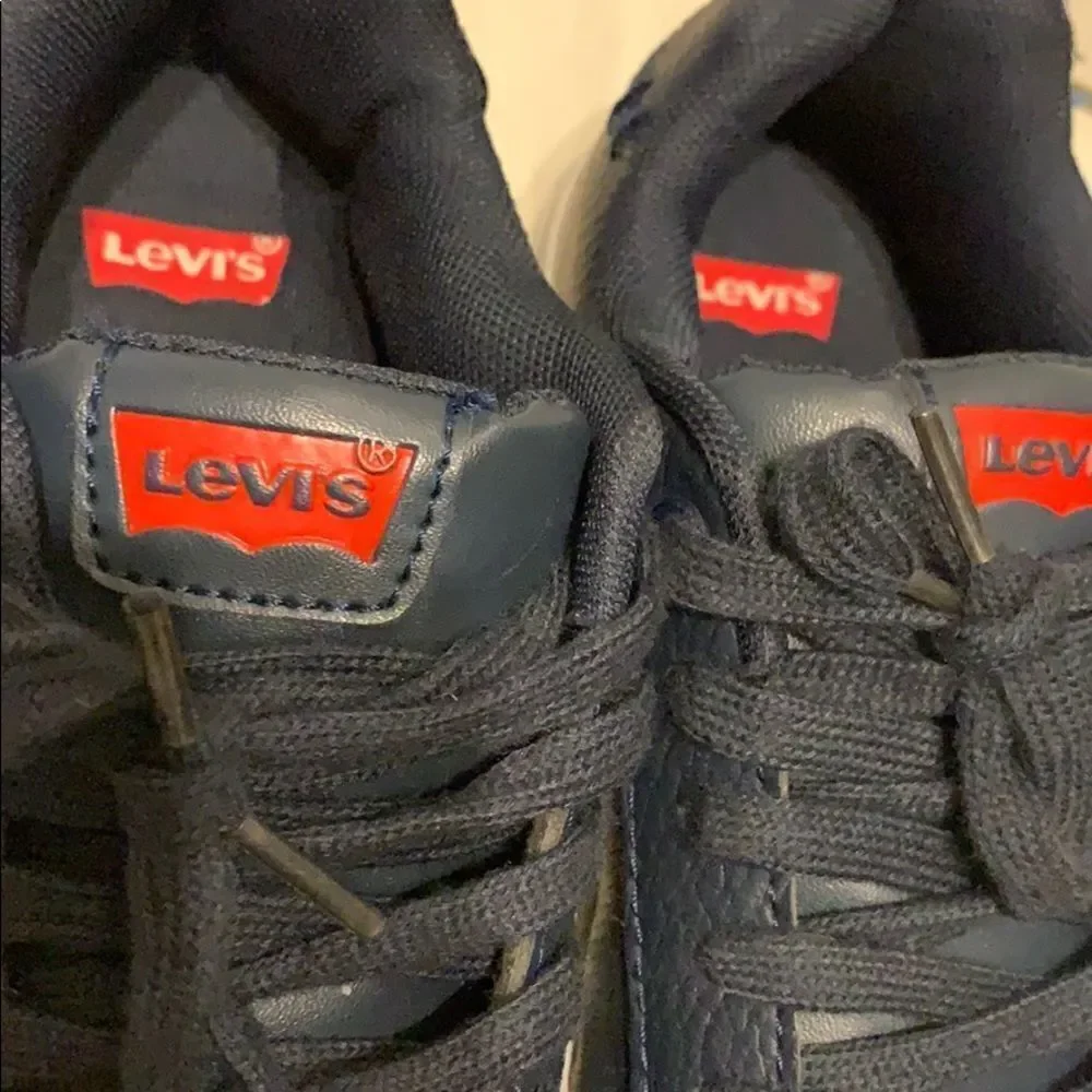 🎉1 hr sale 🎉Levi’s boy shoes